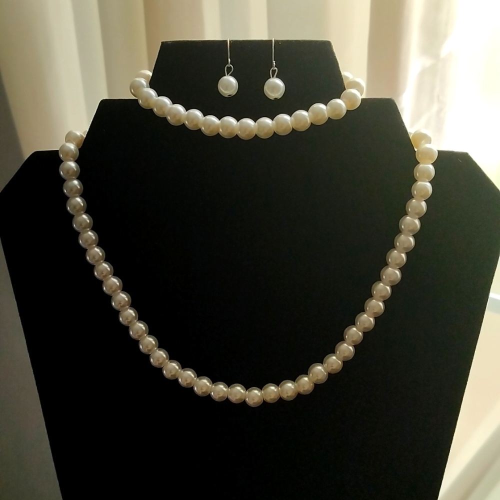 Classic White Beaded Necklace Jewelry